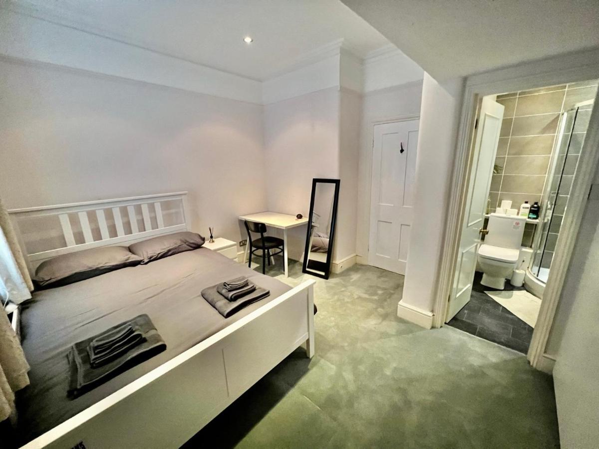 Apartment Spacious Flat With Huge Patio In Central London
