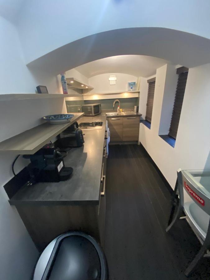 Beautiful Modern Studio In High Street Kensington Apartment