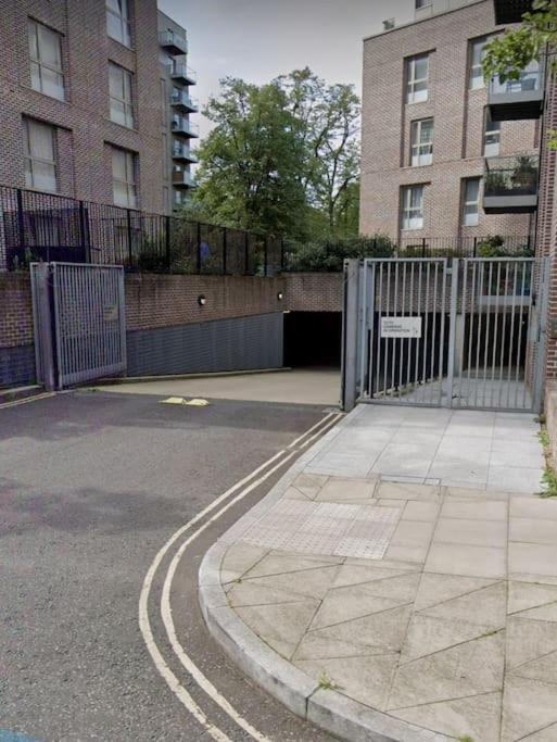 Appartement Luxury 2 Bedroom In With Free Parking Londen