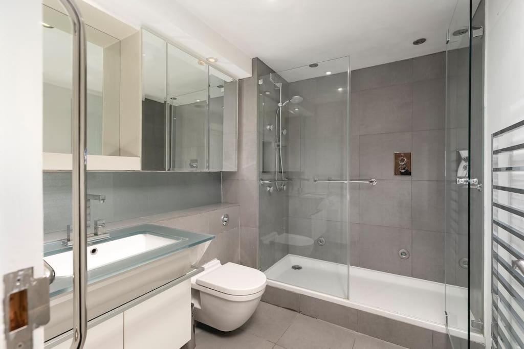 ' Luxury & Spacious Airconditioned 4 Bed 4 Bath ' * London