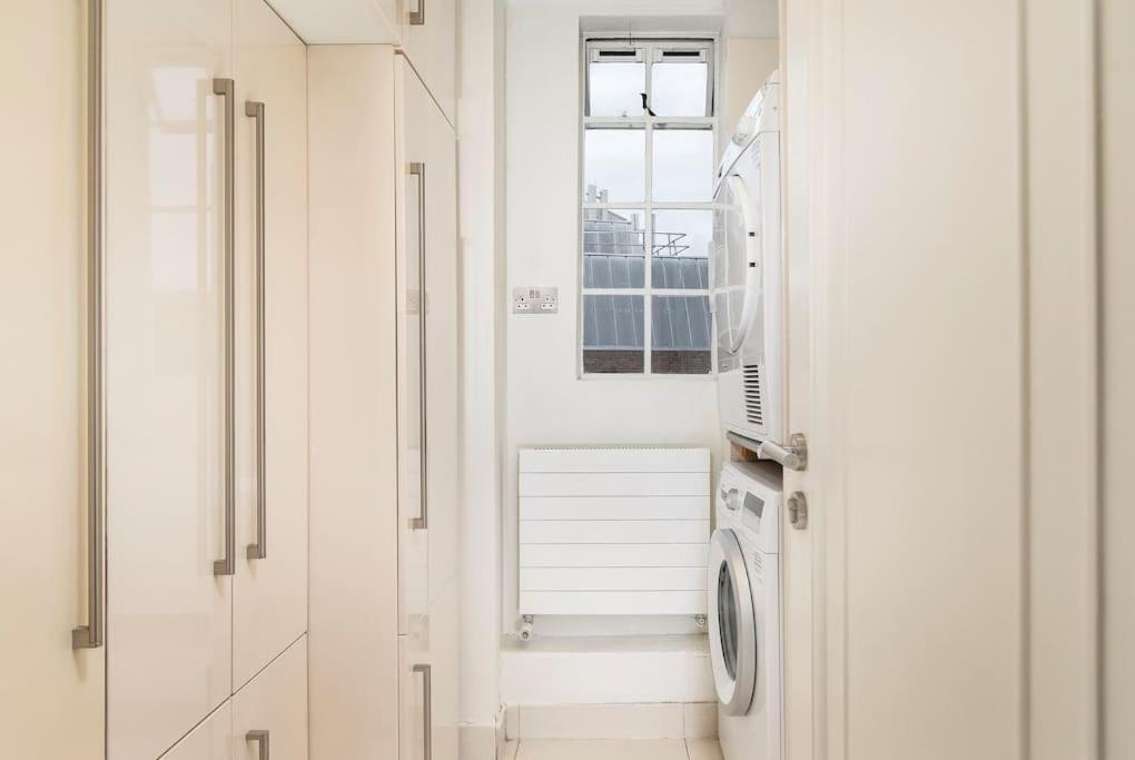 ' Luxury & Spacious Airconditioned 4 Bed 4 Bath '