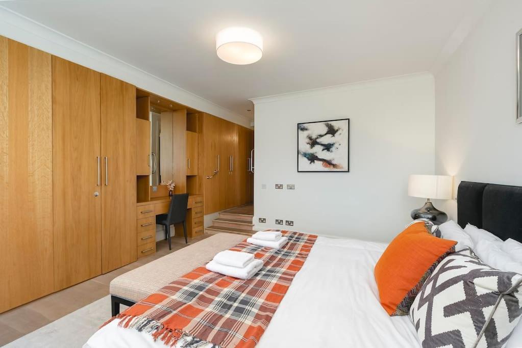 ' Luxury & Spacious Airconditioned 4 Bed 4 Bath ' Apartment *