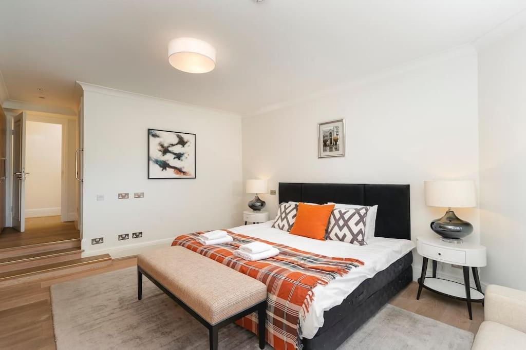 ' Luxury & Spacious Airconditioned 4 Bed 4 Bath ' London