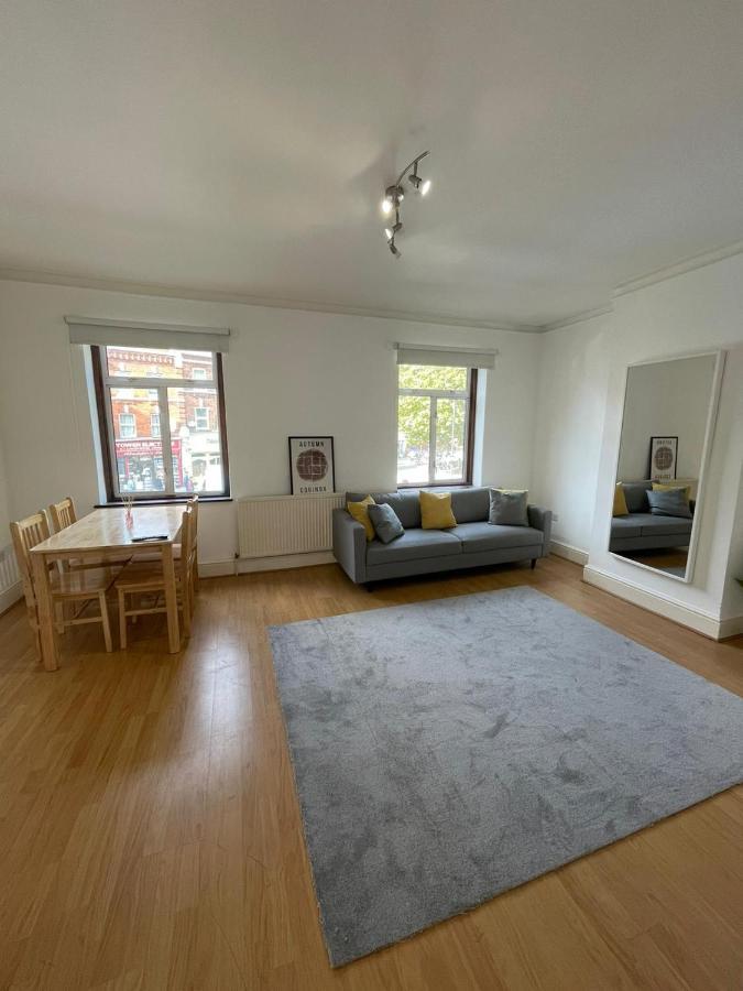 Amazing 3 Bedroom Flat Minutes From Tower Bridge Londen