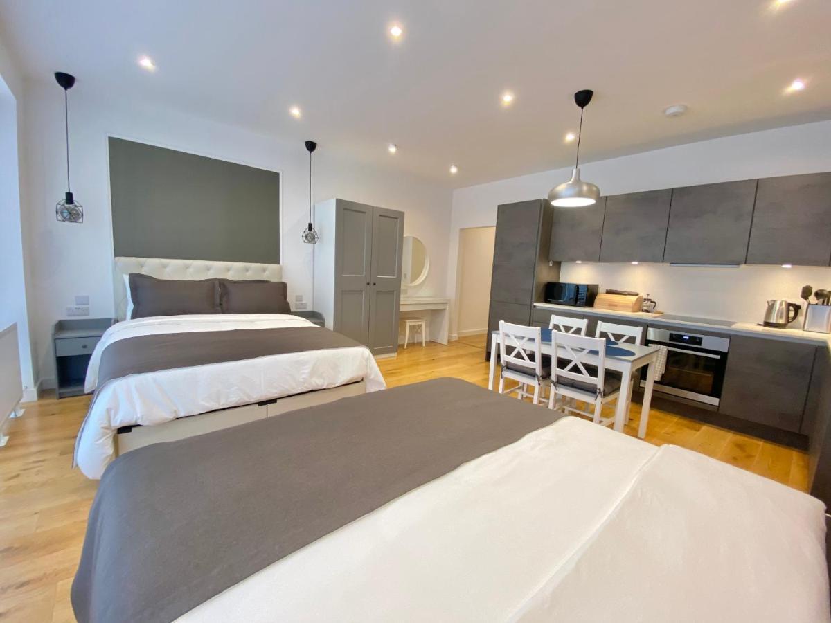Goodwin St Capsulehotel *