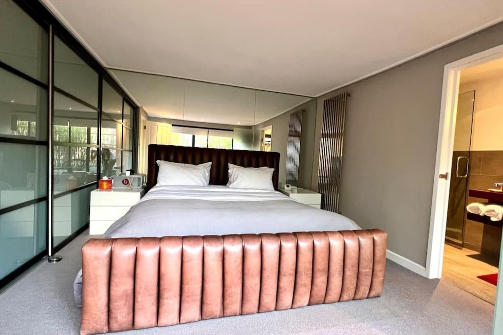 Bond Style In South Kensington *