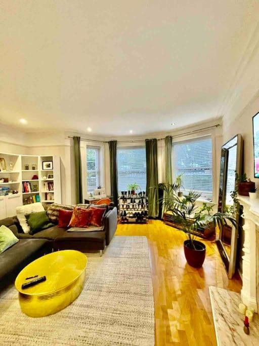 Spacious Flat With Huge Patio In Central Apartment