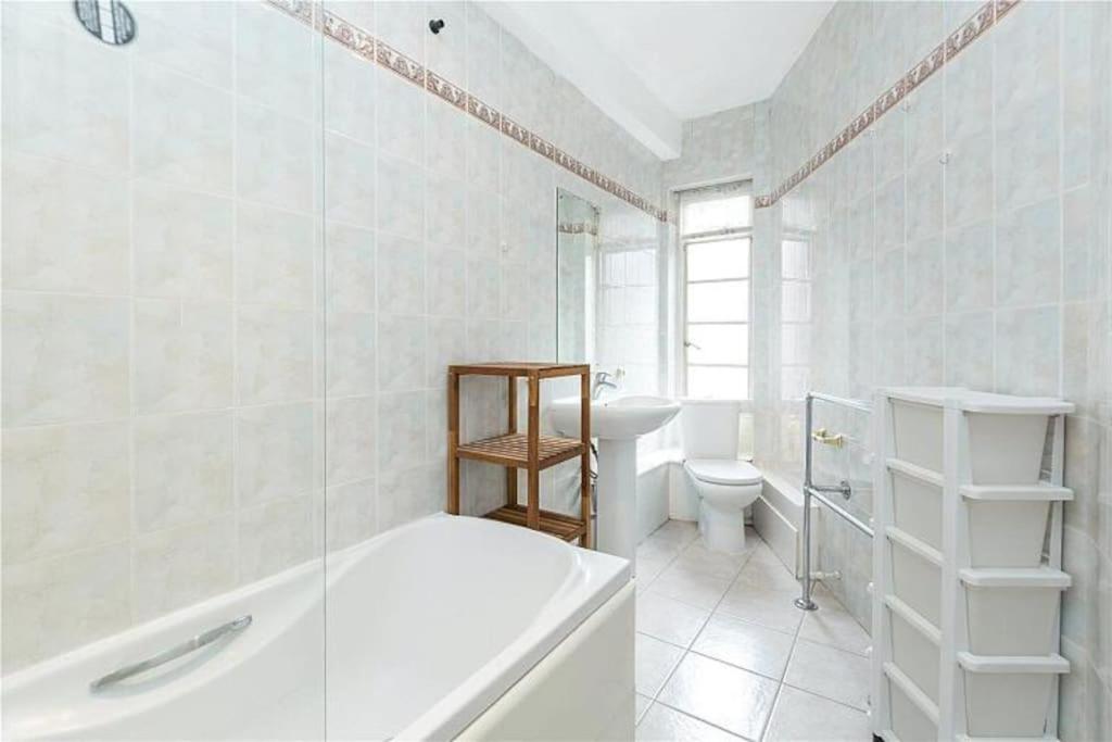 King-sized Studio, 6th Floor + Lift, Regent's Park * London