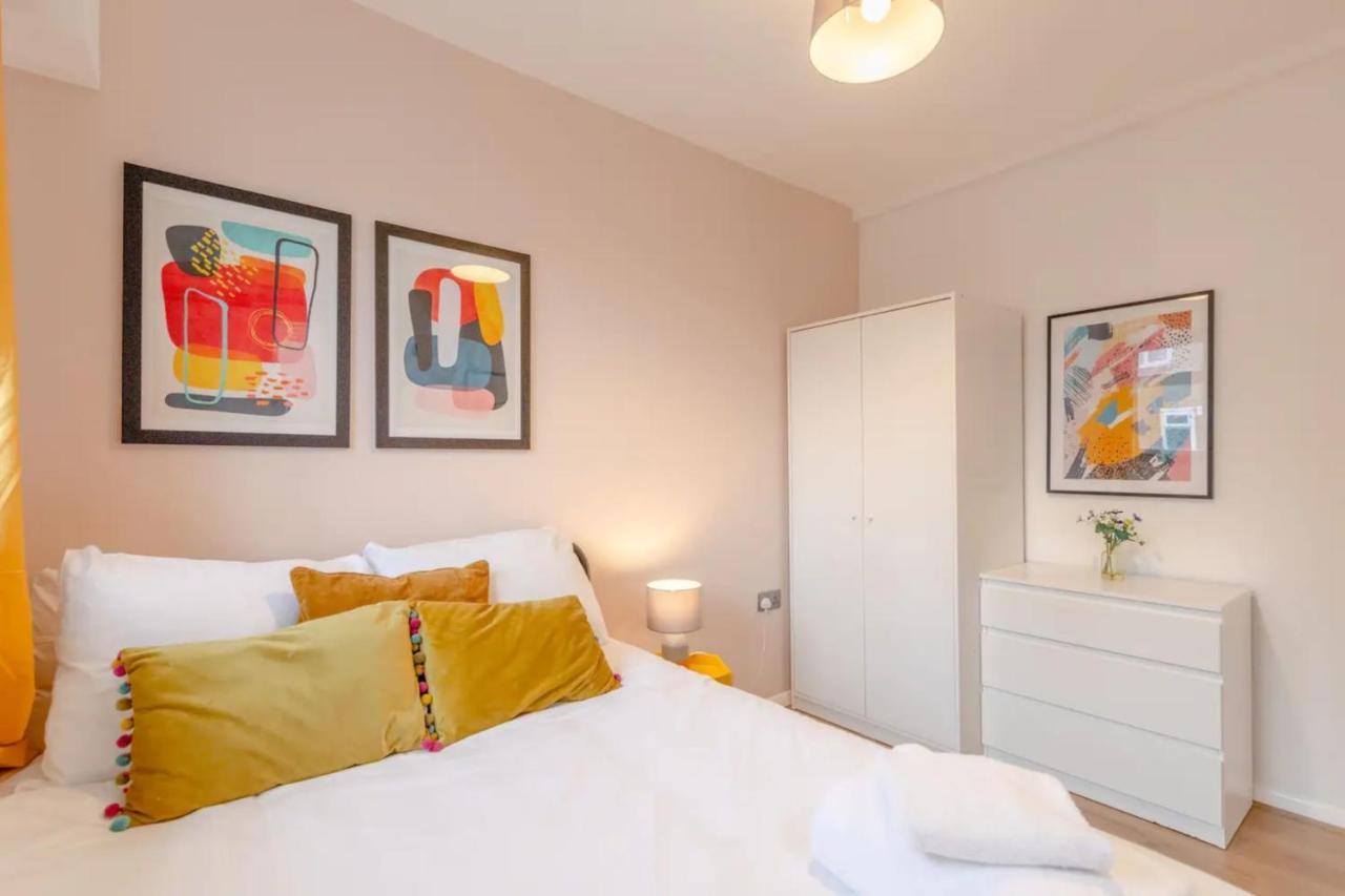 Holiday home 3 Bedroom House With Garden London