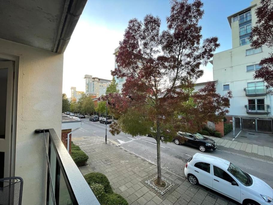 Lovely 2-bed Flat Along The River Thames Appartement Londen