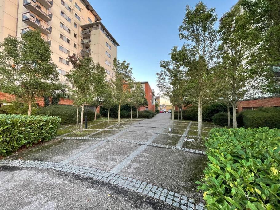 Lovely 2-bed Flat Along The River Thames Appartement Londen