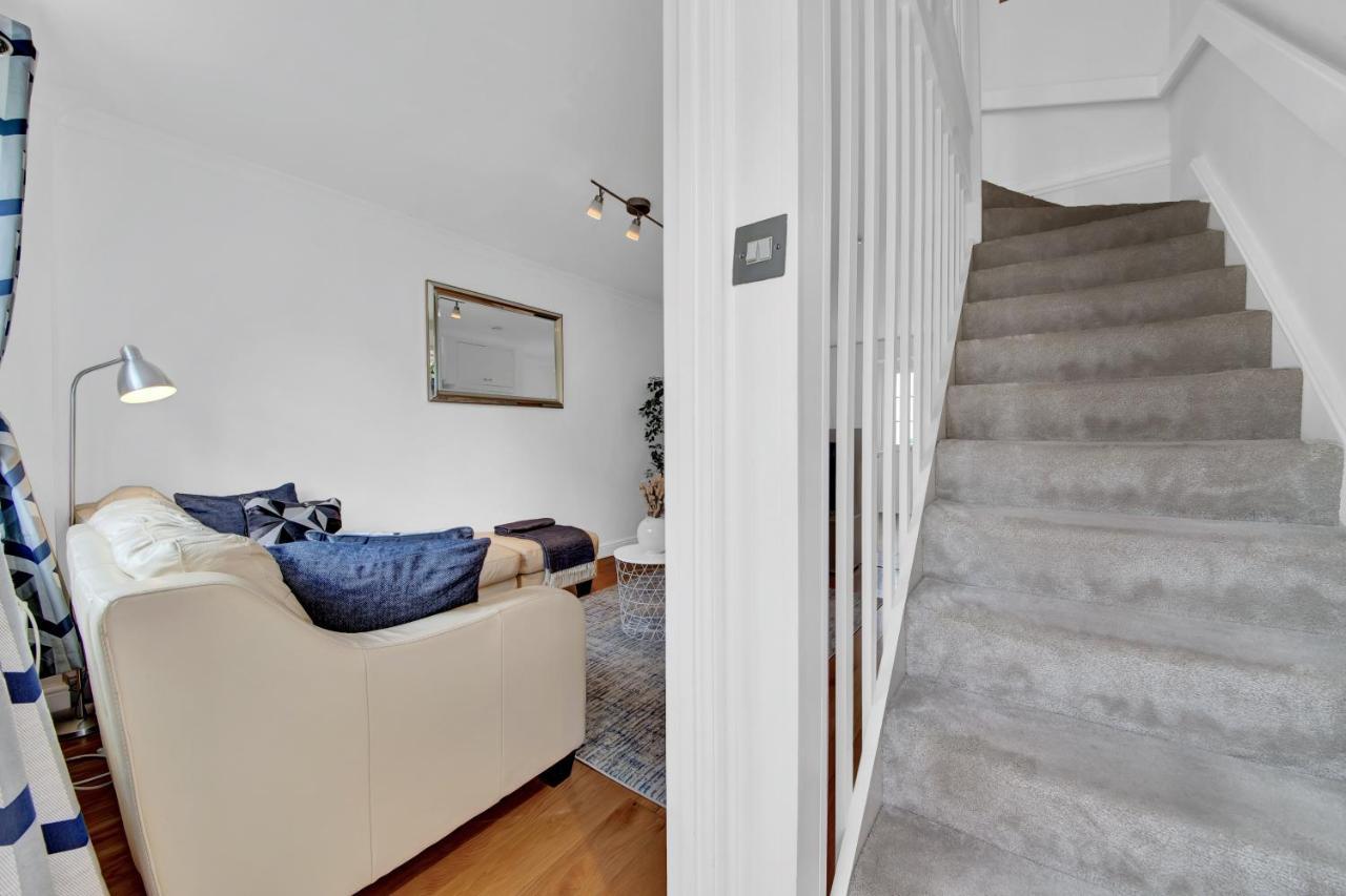 Sercasa - Island Gardens - Canary Wharf Apartment London