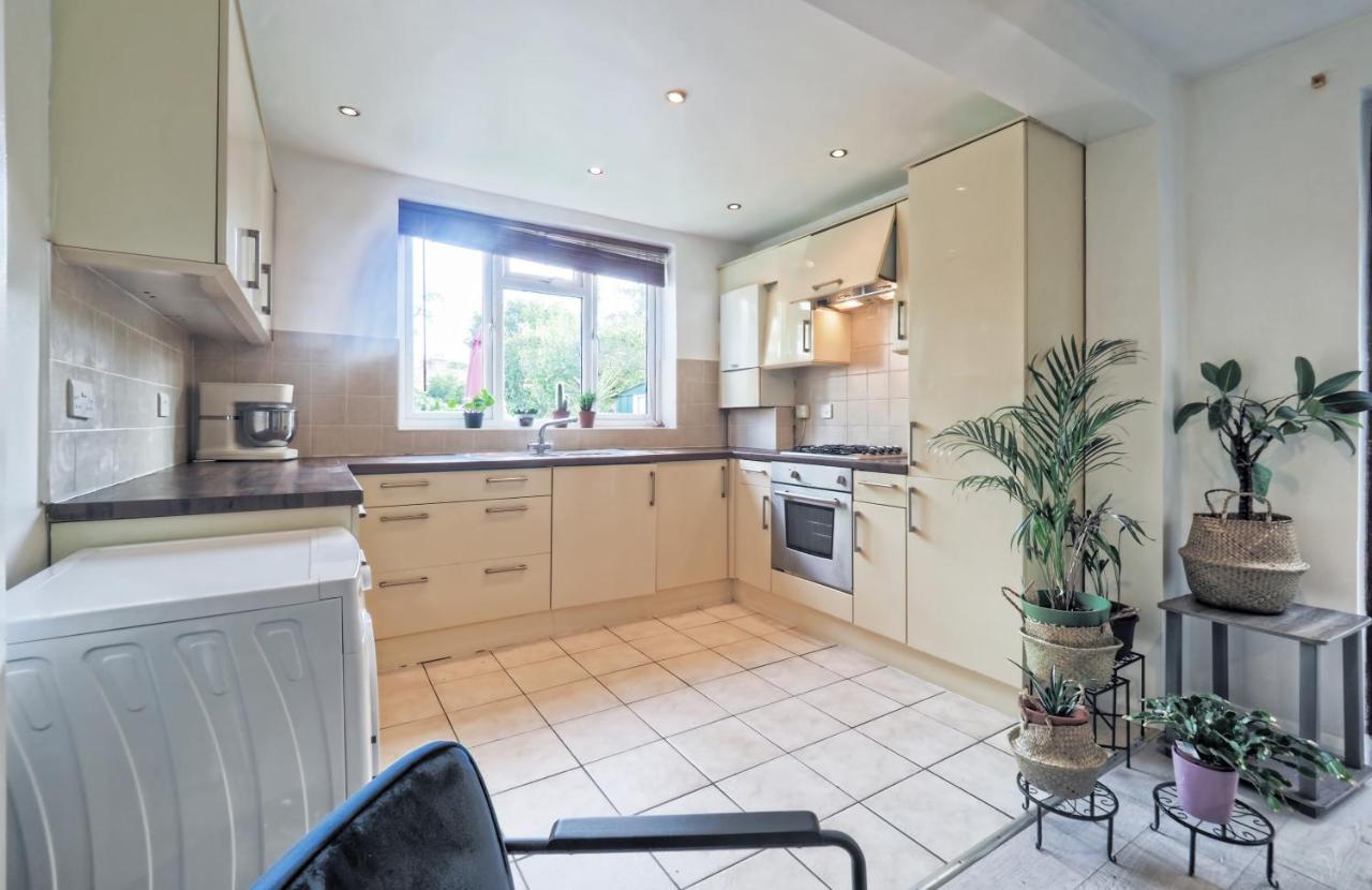 Apartment Stunning, Large 1 Bed Riverside Flat *