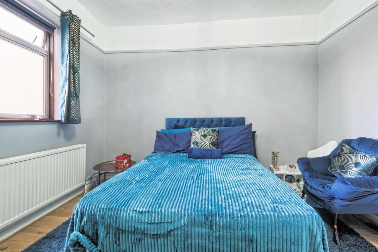 Stunning, Large 1 Bed Riverside Flat Apartment *