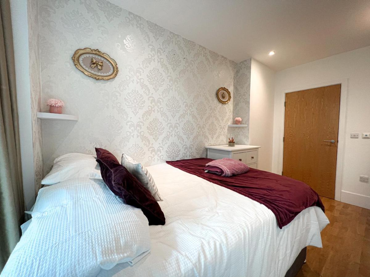 Luxury 2 Bedroom Flat 2 Bathrooms * London