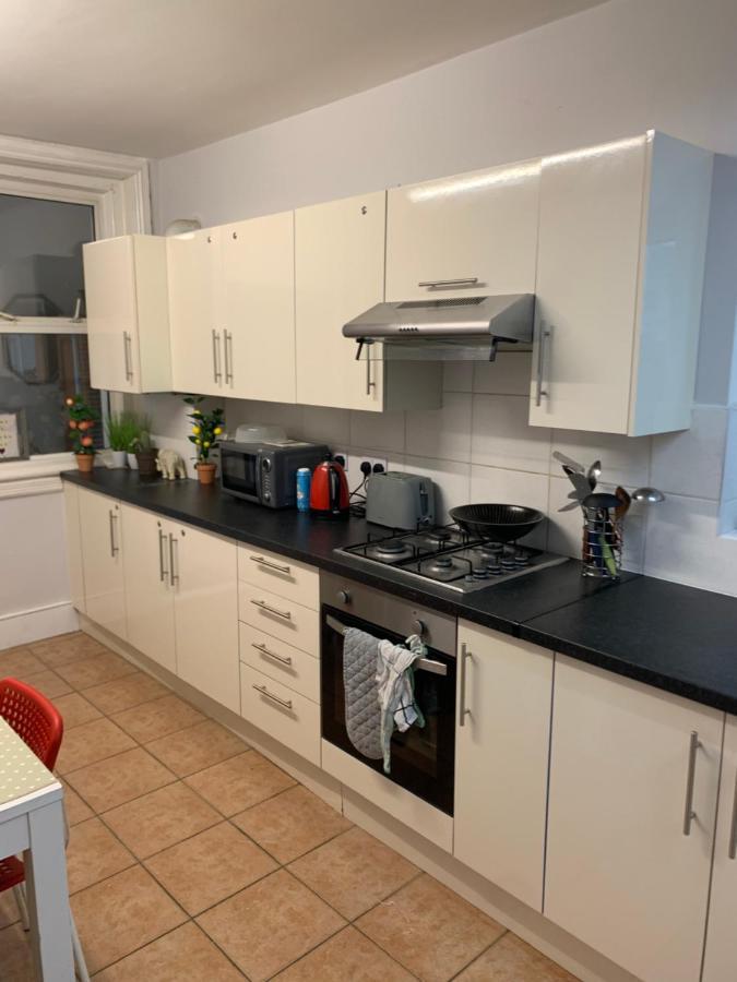 Holiday home Cosy 6 Bedroom House London