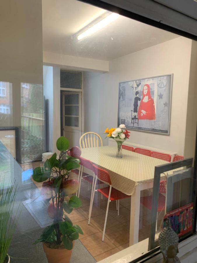 Cosy 6 Bedroom House * London