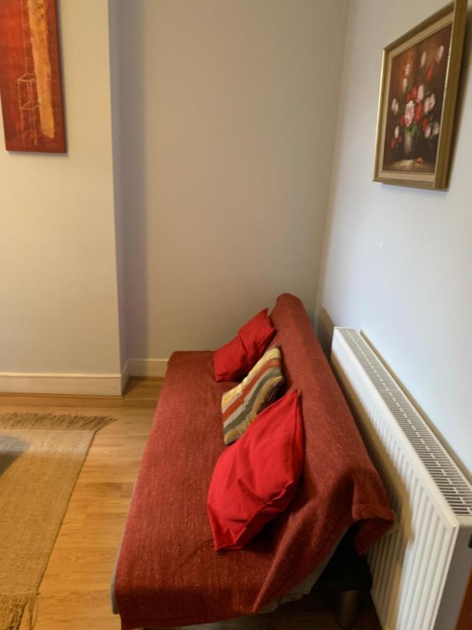 Cosy 6 Bedroom House * London