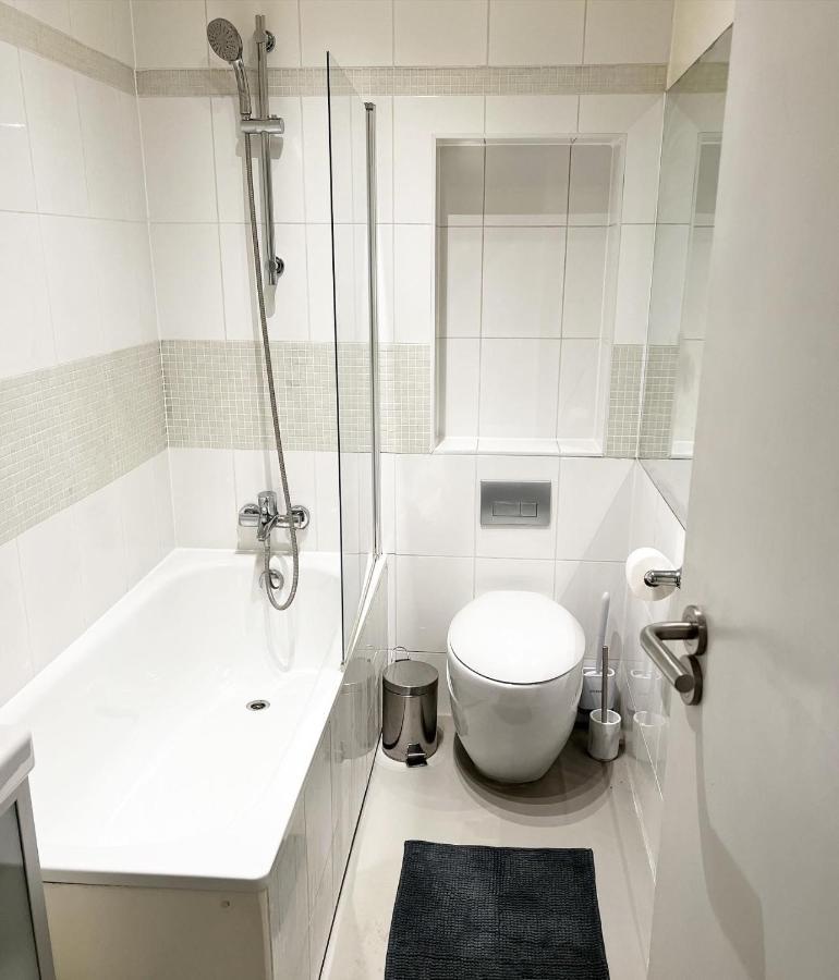 Luxury 2 Bed Flat 2 Min From Station Nearby Other 4 Stations * Londen