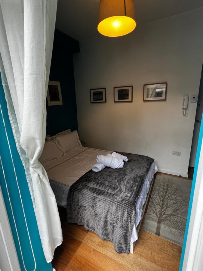 Luxury 2 Bed Flat 2 Min From Station Nearby Other 4 Stations Londen