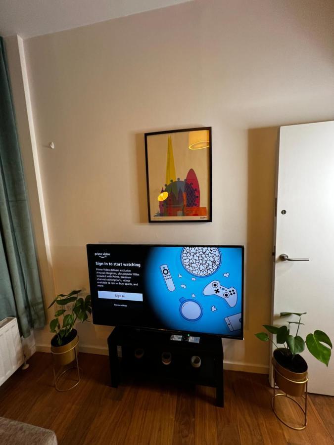 Luxury 2 Bed Flat 2 Min From Station Nearby Other 4 Stations Londen