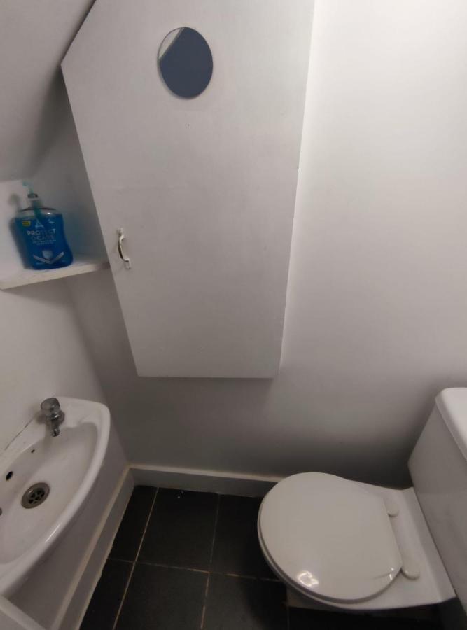 Сasa de vacaciones 4 Bedroom House Parking & Garden Near Central
