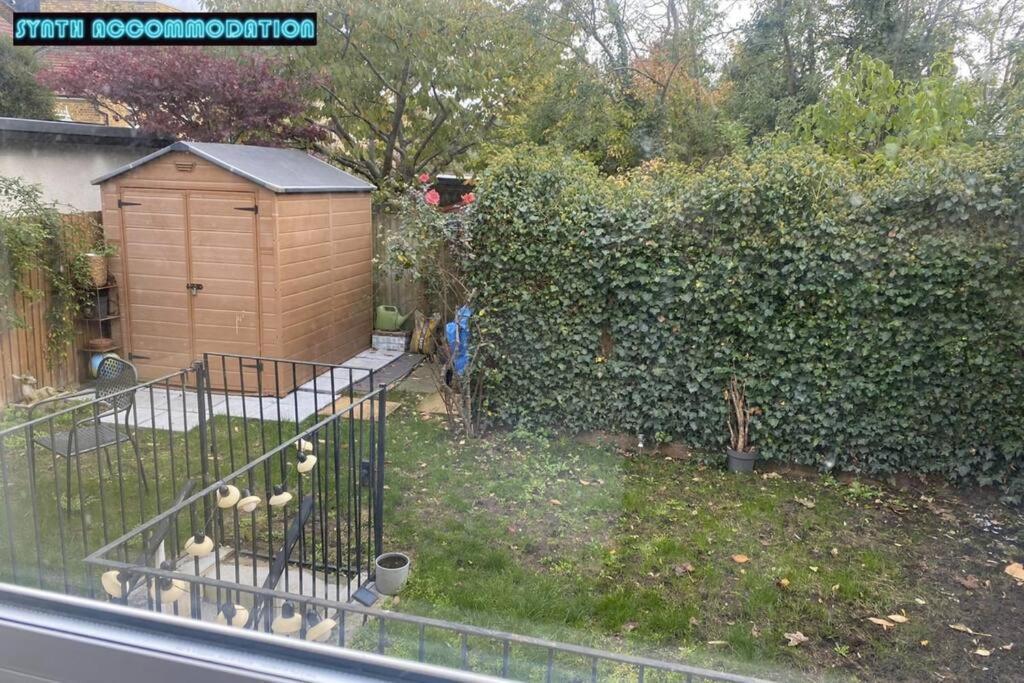80s Retro 3 Bedroom In Wimbledon Sleeps 6! Netflix Wifi And Arcade! Perfect For Families Business & Leisure Guests! Apartment