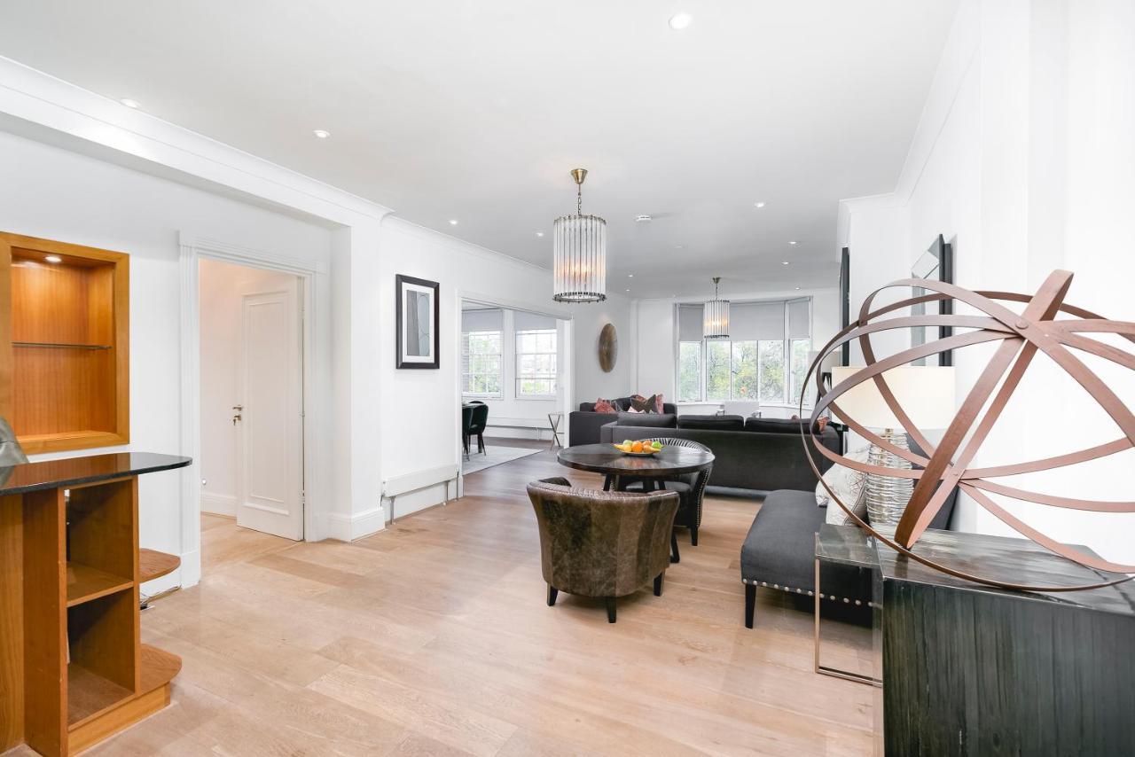Apartment ' Luxury & Spacious Airconditioned 4 Bed 4 Bath ' London