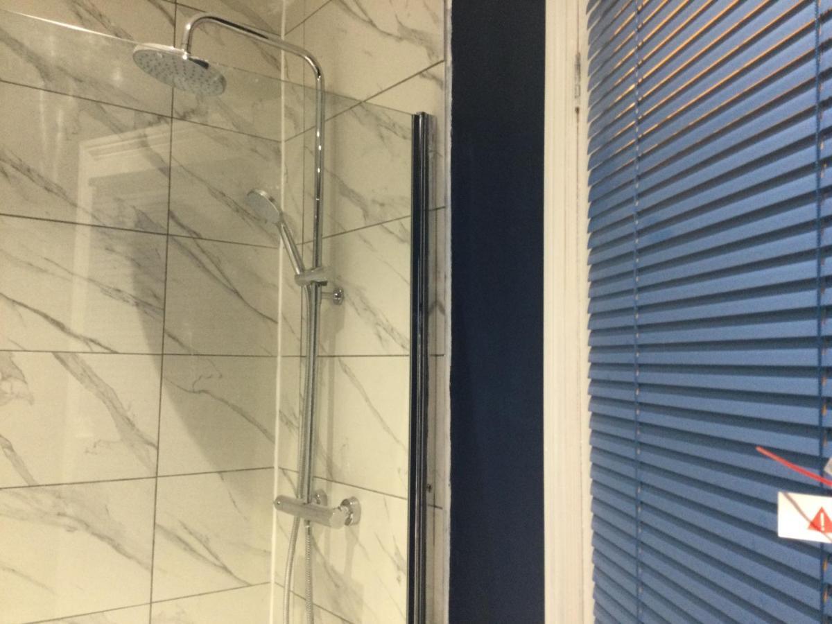 Gasthuis Tdm Bachelot Lettings Ltd Londen