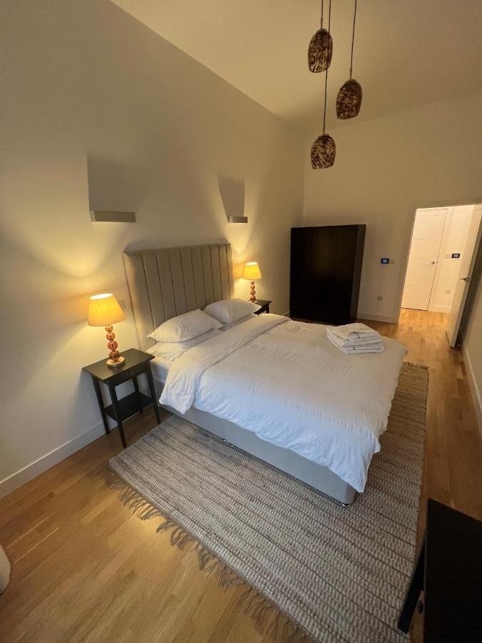 Apartment Crownage Court London