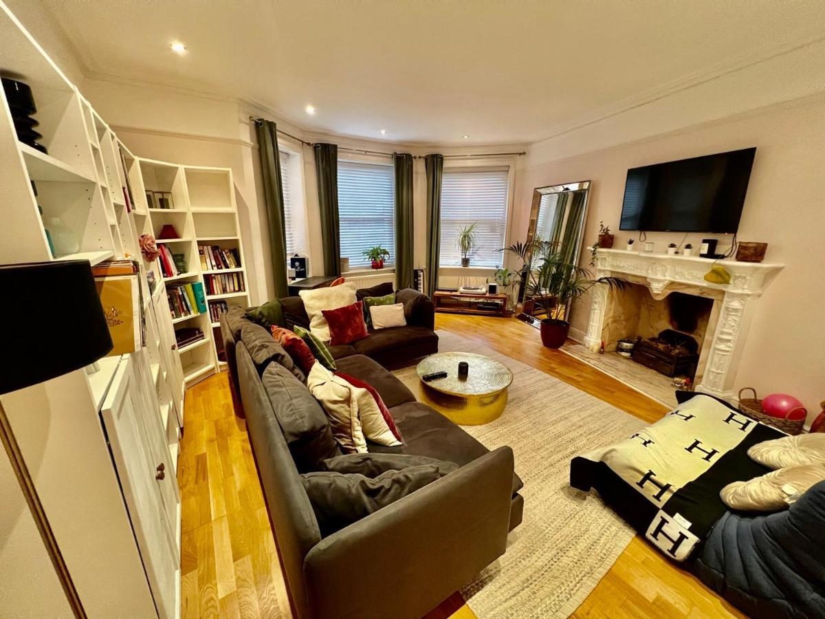 Spacious Flat With Huge Patio In Central Apartment London