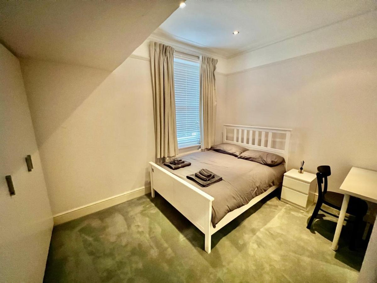 Spacious Flat With Huge Patio In Central Apartment London