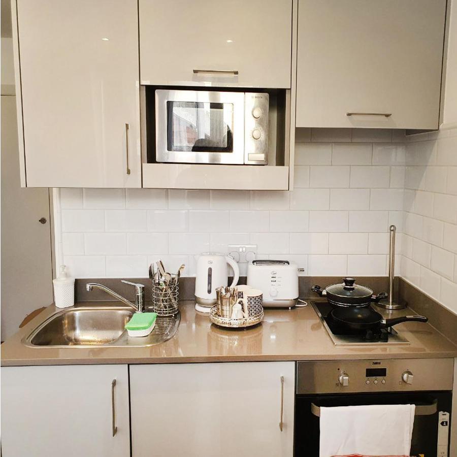 Studio Flat *