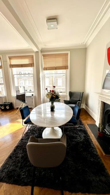 Bond Style In South Kensington