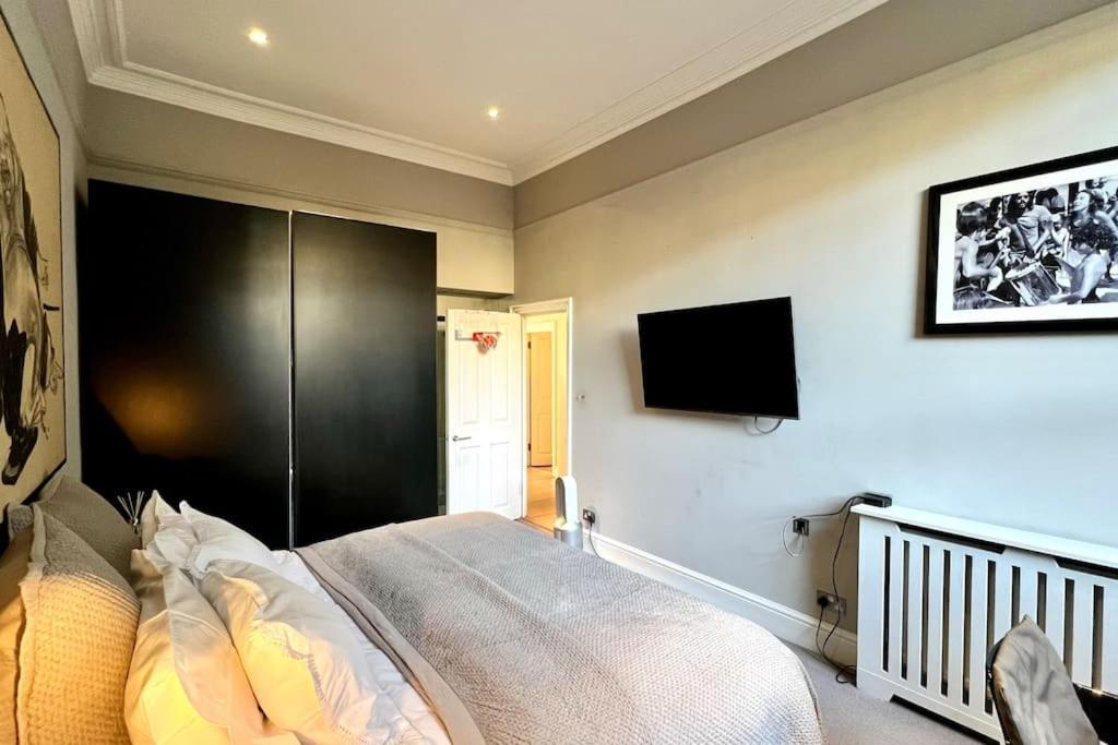 Bond Style In South Kensington
