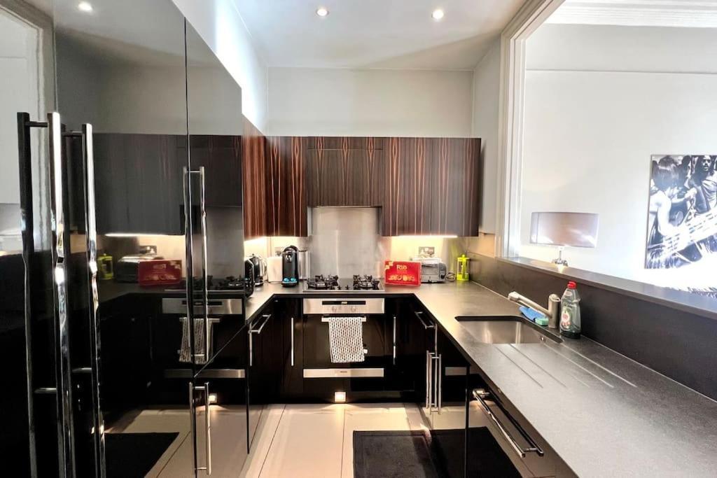 Bond Style In South Kensington *