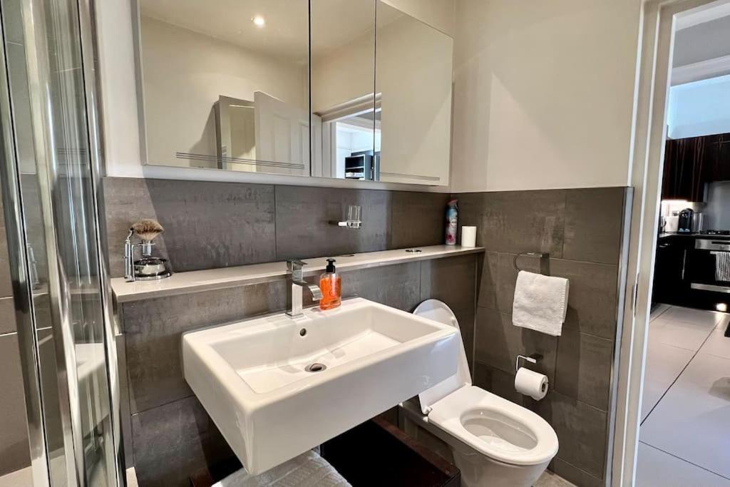 Bond Style In South Kensington Apartamento
