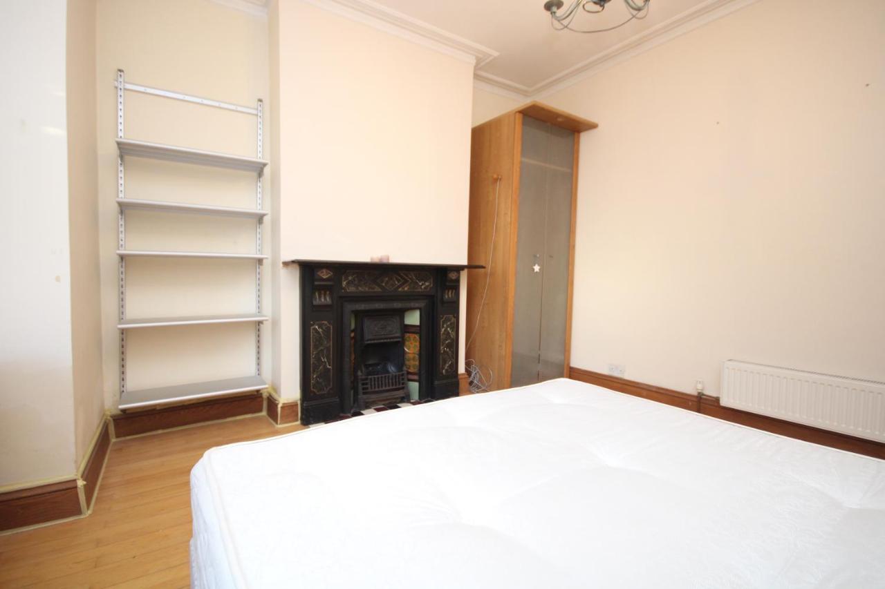 Three Bedroom Flat With Garden In Fulham Apartment *