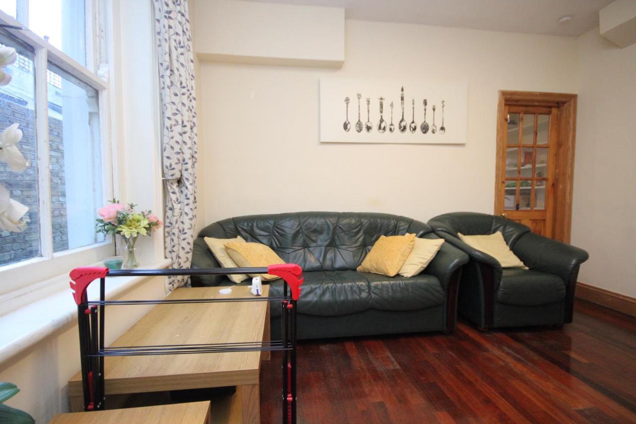 Three Bedroom Flat With Garden In Fulham Apartment
