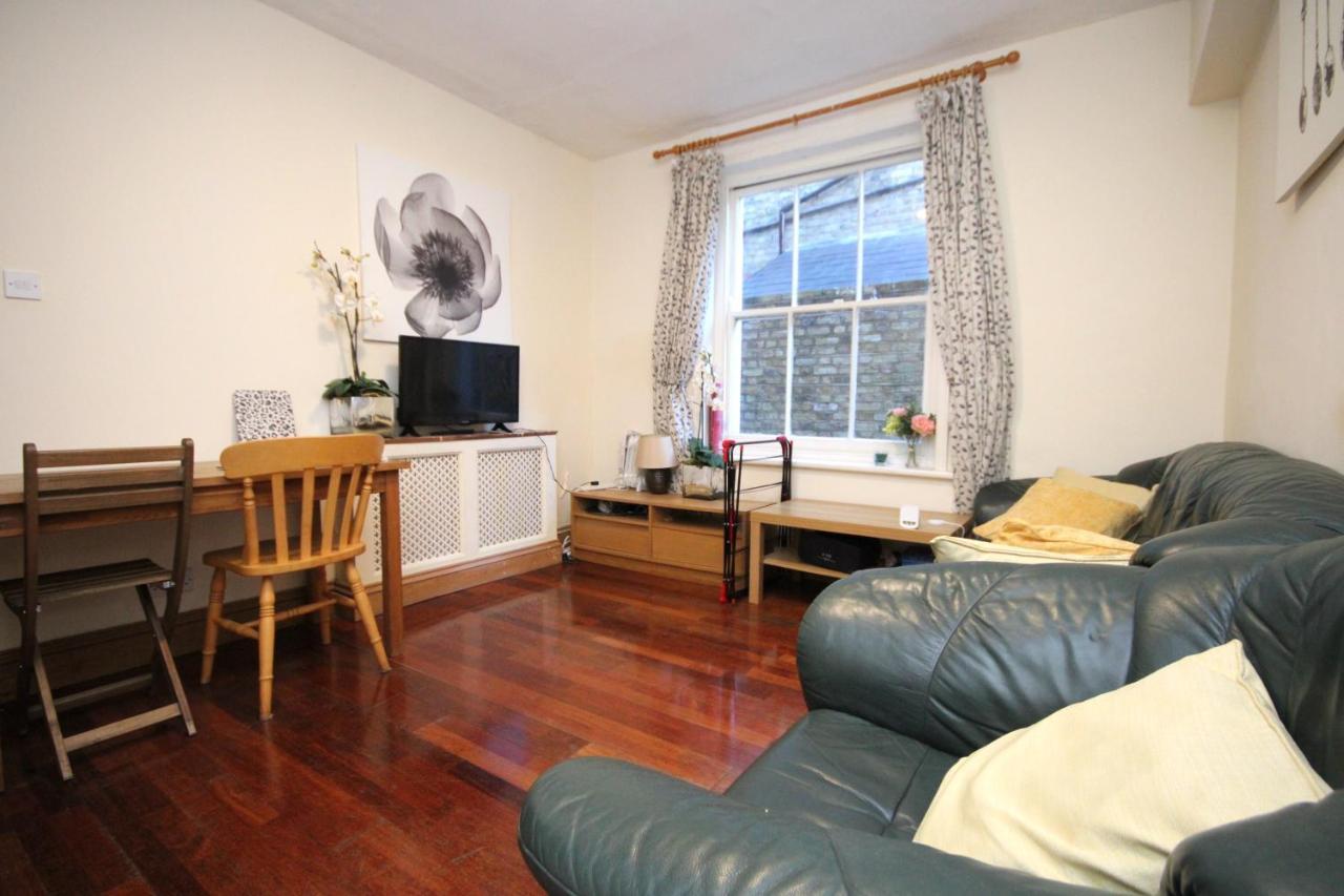 Apartment Three Bedroom Flat With Garden In Fulham London