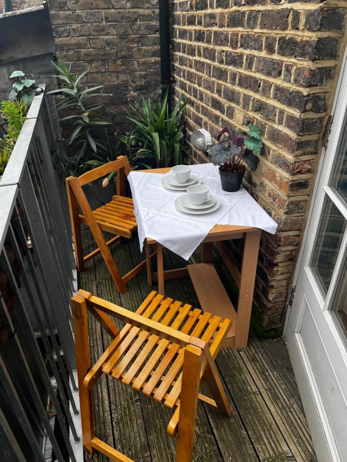 Luxury 2 Bed Flat 2 Min From Station Nearby Other 4 Stations Londen