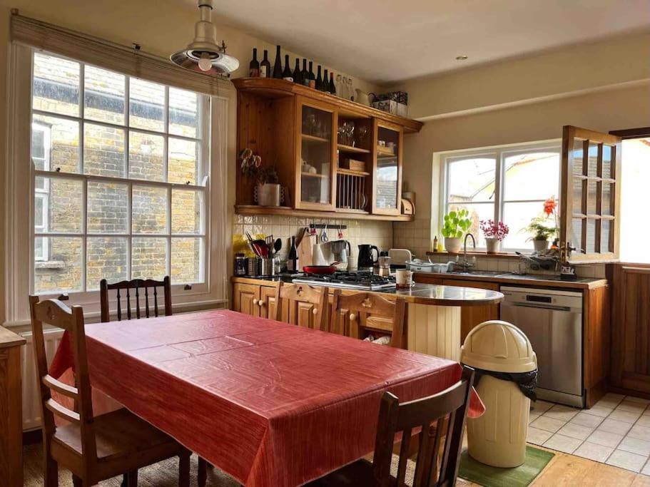 Сasa de vacaciones Cb53 Tower Bridge Townhouse 2 Bathrooms & Free Parking Londres