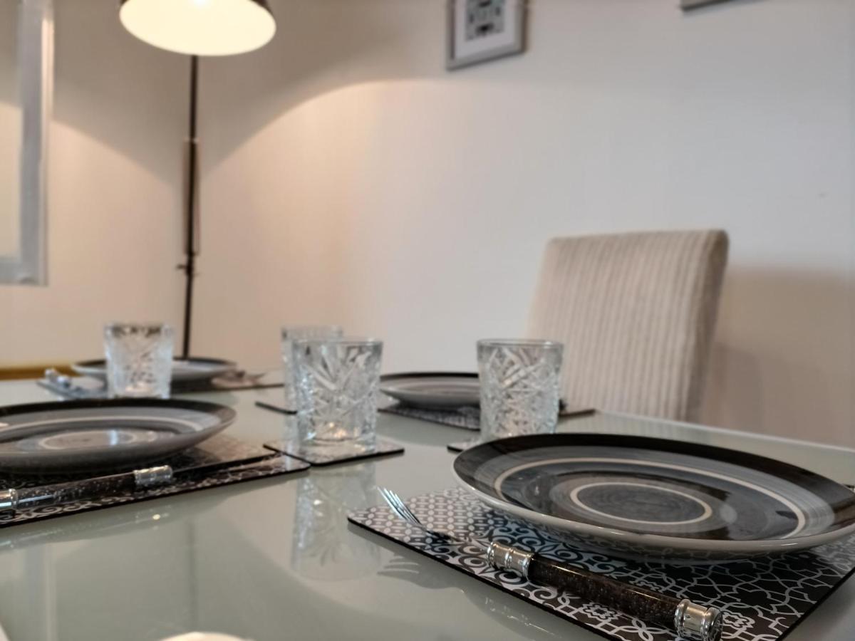 Vakantiehuis 2 Bed Functional House Close To Manor Park Train Station