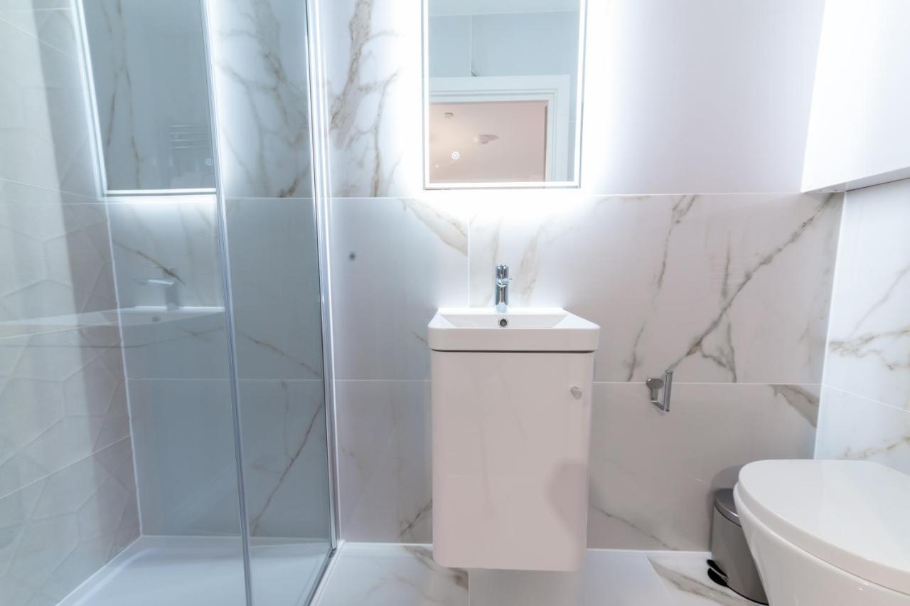 Luxury 2 Bedrooms - 2 Bathrooms - F5 Apartment London