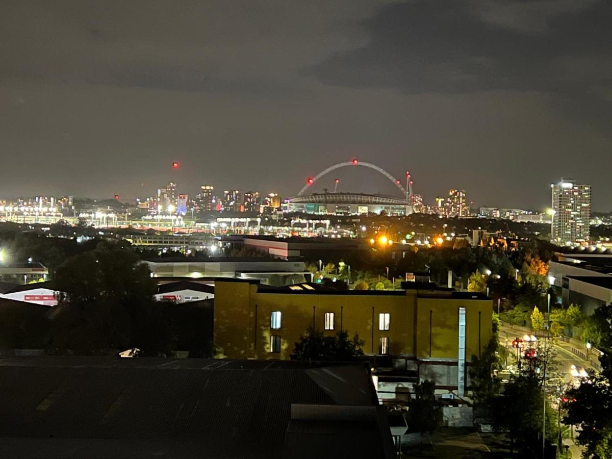 Hotel Mj - Entire Serviced For 6 Guests - Next To Tube Station Skyline View - Londen