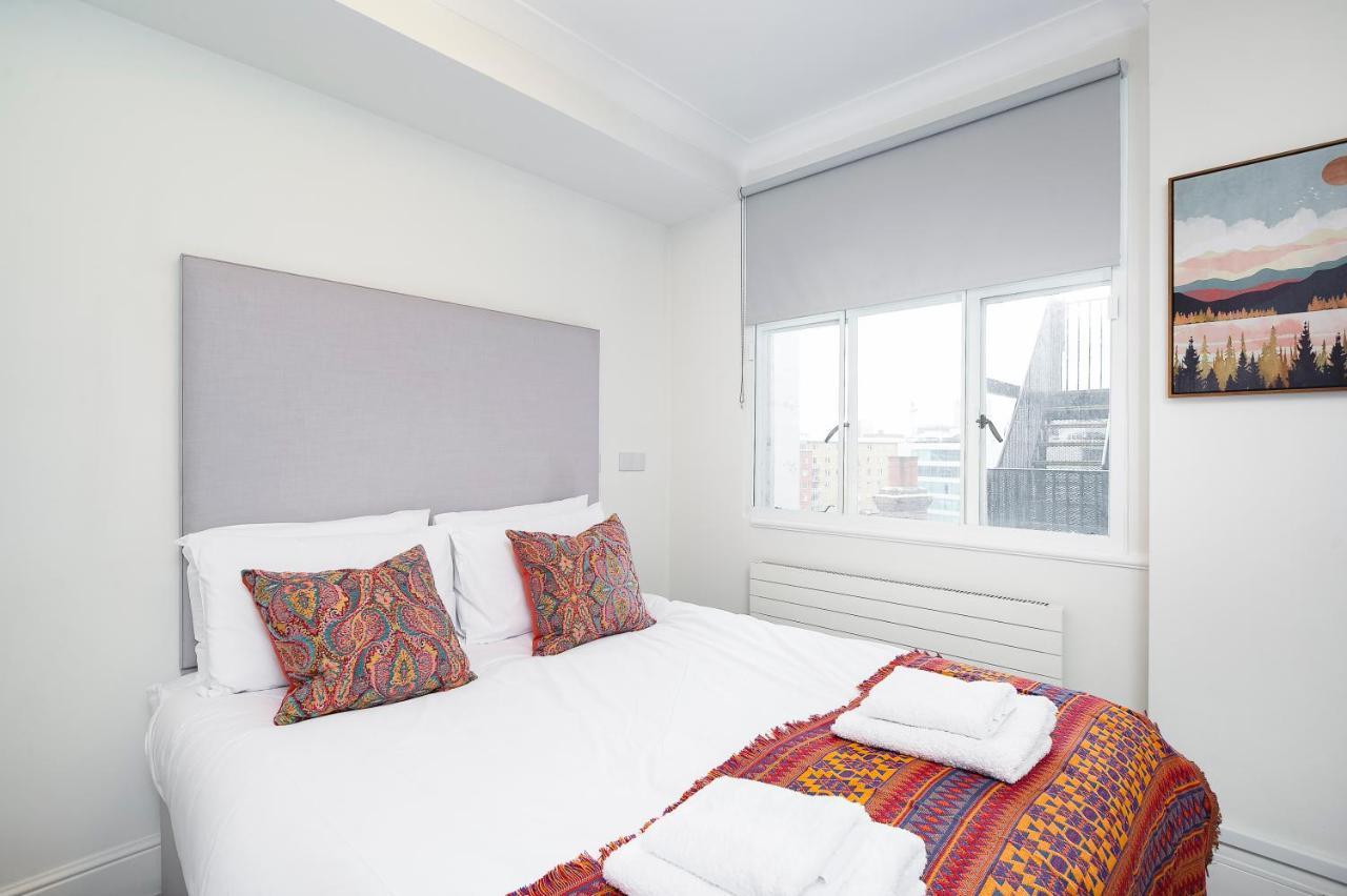 ' Luxury & Spacious Airconditioned 4 Bed 4 Bath ' London