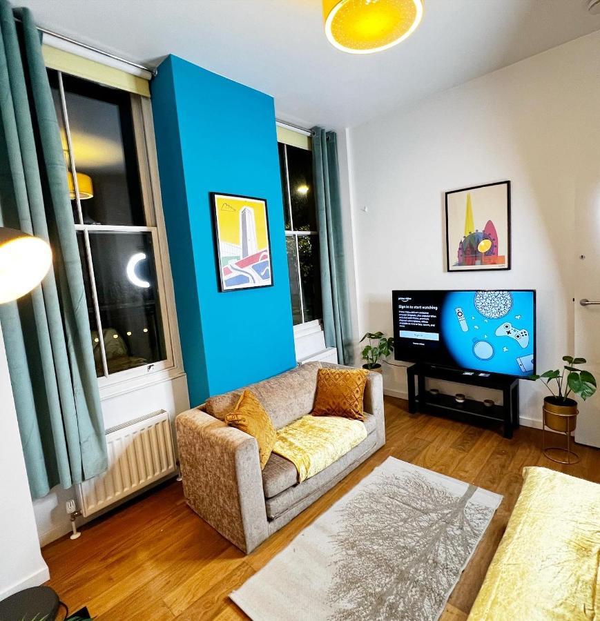 Luxury 2 Bed Flat 2 Min From Station Nearby Other 4 Stations Londen