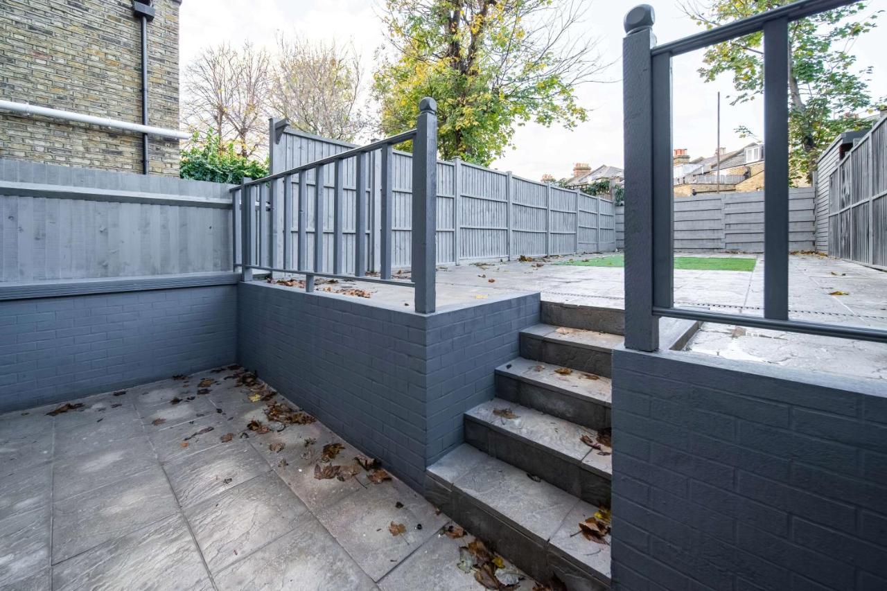 Stunning 3 Bed 3 Bath Townhouse Appartement