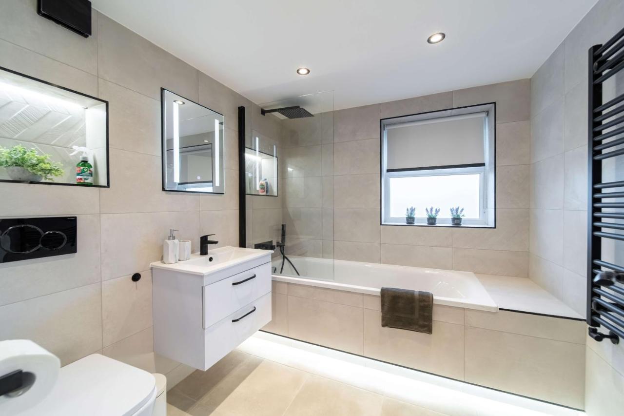 Stunning 3 Bed 3 Bath Townhouse Appartement Londen