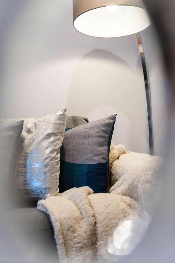 Stunning 3 Bed 3 Bath Townhouse Appartement *